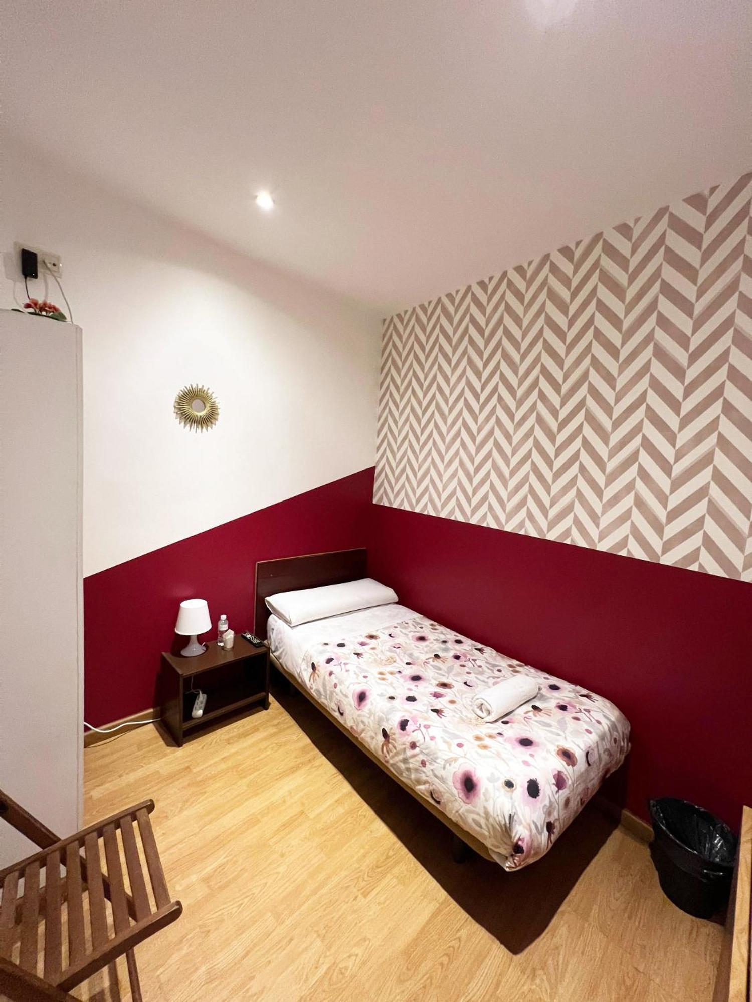 Hostal Abaaly Madrid Eksteriør bilde