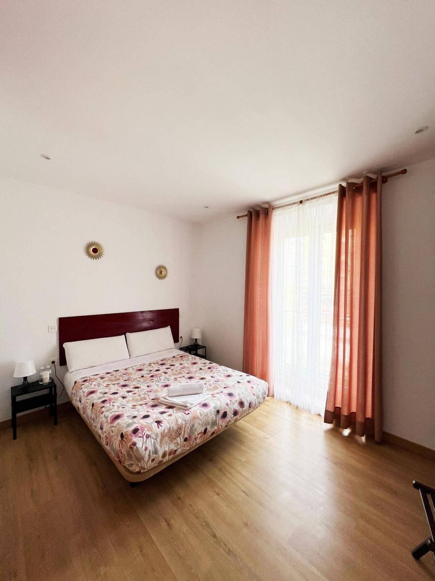 Hostal Abaaly Madrid Eksteriør bilde
